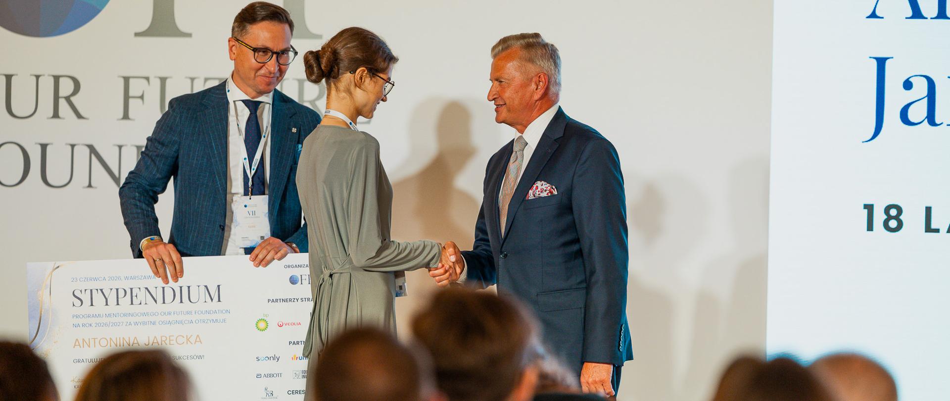 Wiceminister Wziątek na gali stypendialnej Our Future Foundation