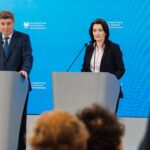 160 tys. seniorów czeka na medale. Rząd apeluje do prezydenta o przyspieszenie