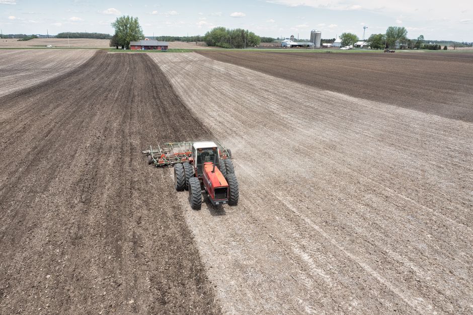 Nawigacja GPS w ciągniku – jak wybrać odpowiedni system do gospodarstwa?