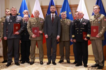 Wicepremier Kosiniak-Kamysz wręczył nominacje kluczowym oficerom Wojska Polskiego