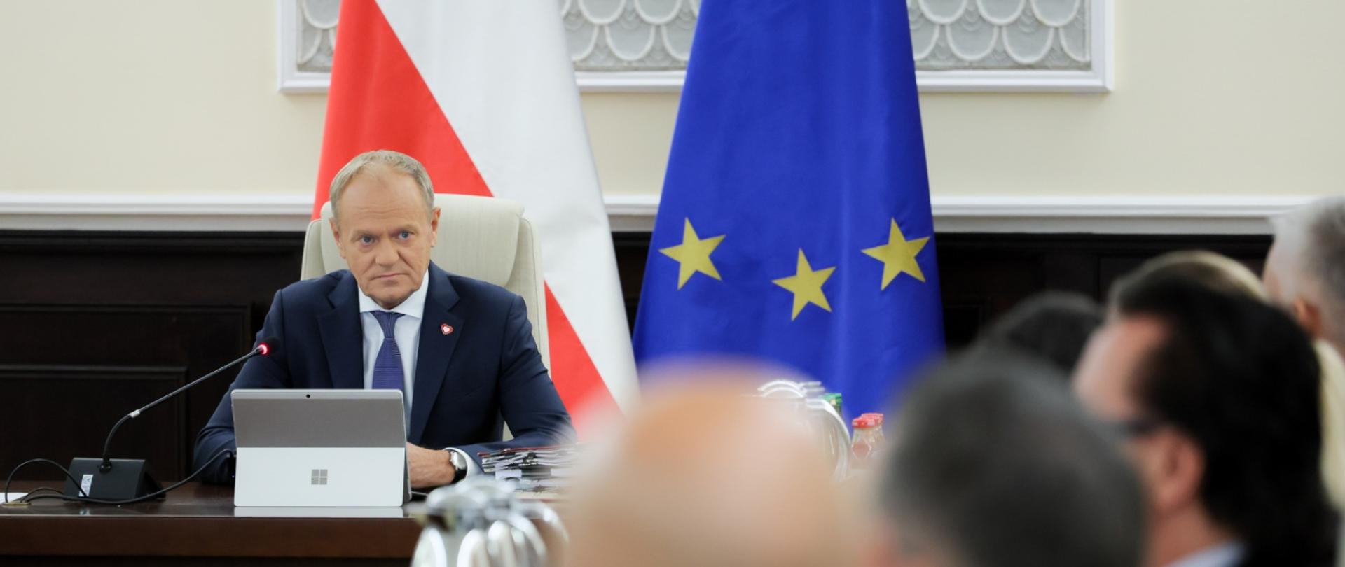 Rząd przyjął przepisy ograniczające używanie smartfonów w szkołach i chroniące dzieci przed pornografią w sieci