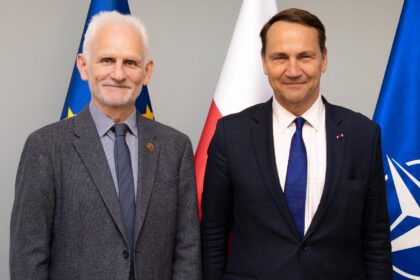 Sikorski spotkał się z noblistą Białackim. Rozmawiali o prawach człowieka
