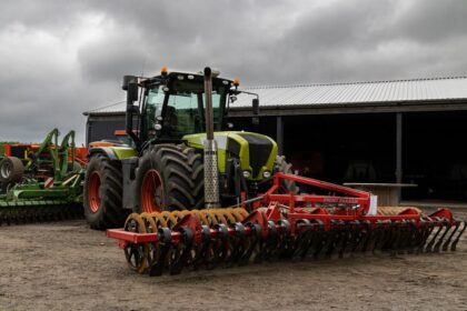 530 KM na wałku WOM – czy ciągnik Claas Xerion 650 to nowy standard wszechstronności?