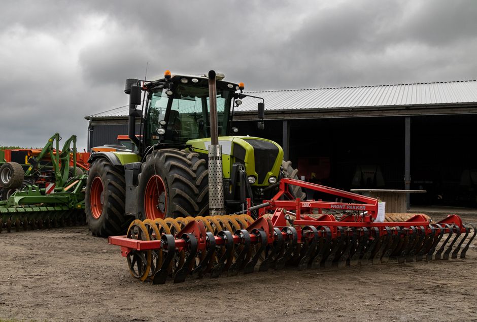 530 KM na wałku WOM – czy ciągnik Claas Xerion 650 to nowy standard wszechstronności?