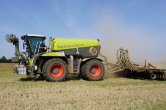 530 KM na wałku WOM – czy to ma sens? Sprawdzamy możliwości Claas Xerion 650