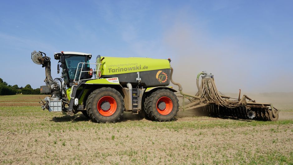 530 KM na wałku WOM – czy to ma sens? Sprawdzamy możliwości Claas Xerion 650