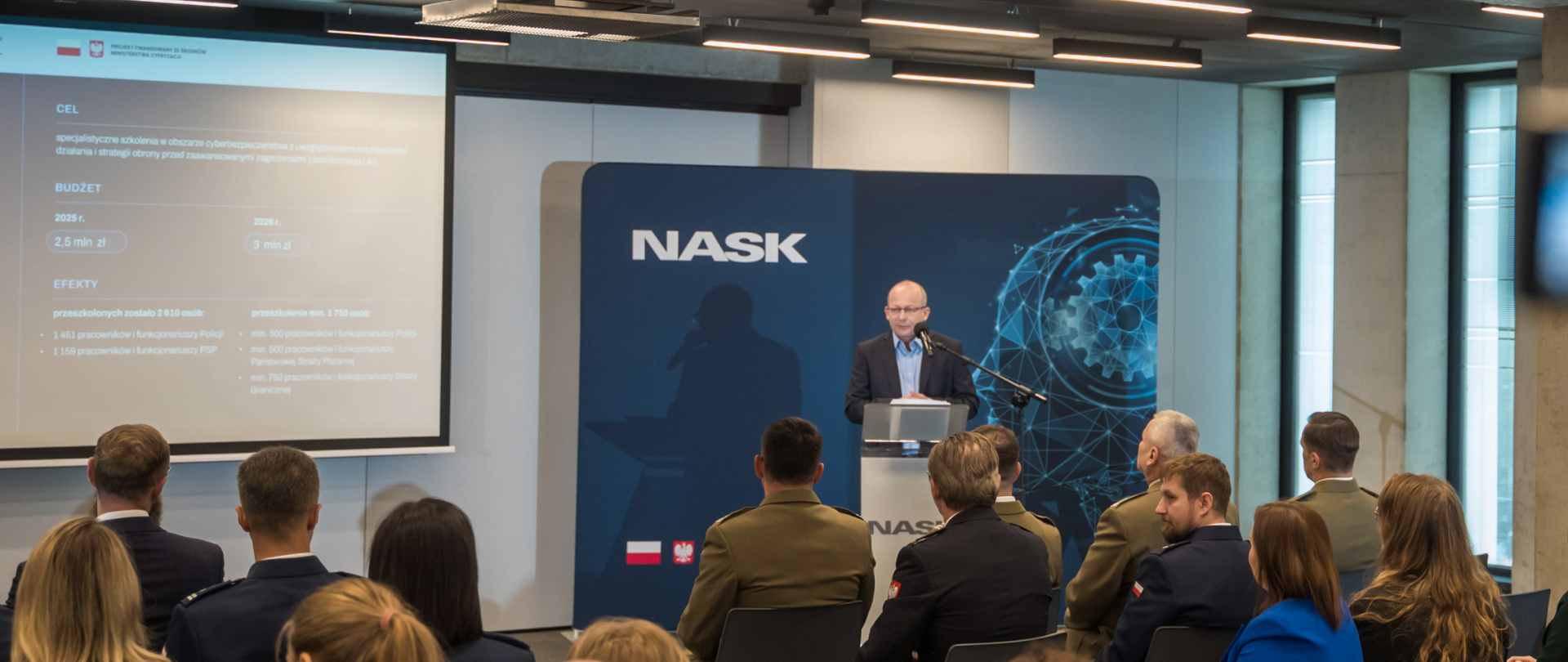 Rusza program szkoleń cyfrowych dla służb mundurowych – AI i cyberbezpieczeństwo priorytetem
