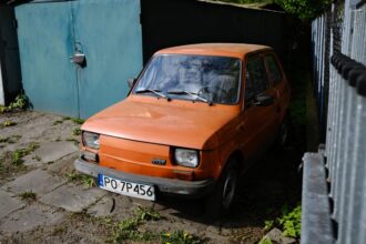 Fiat 126p jako ciągnik rolniczy – nietypowe drugie życie kultowego malucha