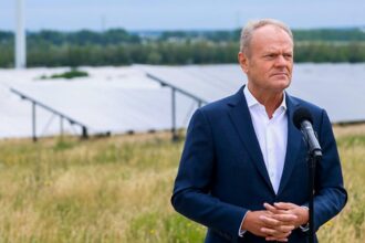Premier Tusk w Kleczewie: Rozwój OZE kluczowy dla bezpieczeństwa energetycznego Polski