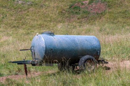 Joskin Aquatrans: cynkowane beczki do wody dla rolnictwa, miast i budów
