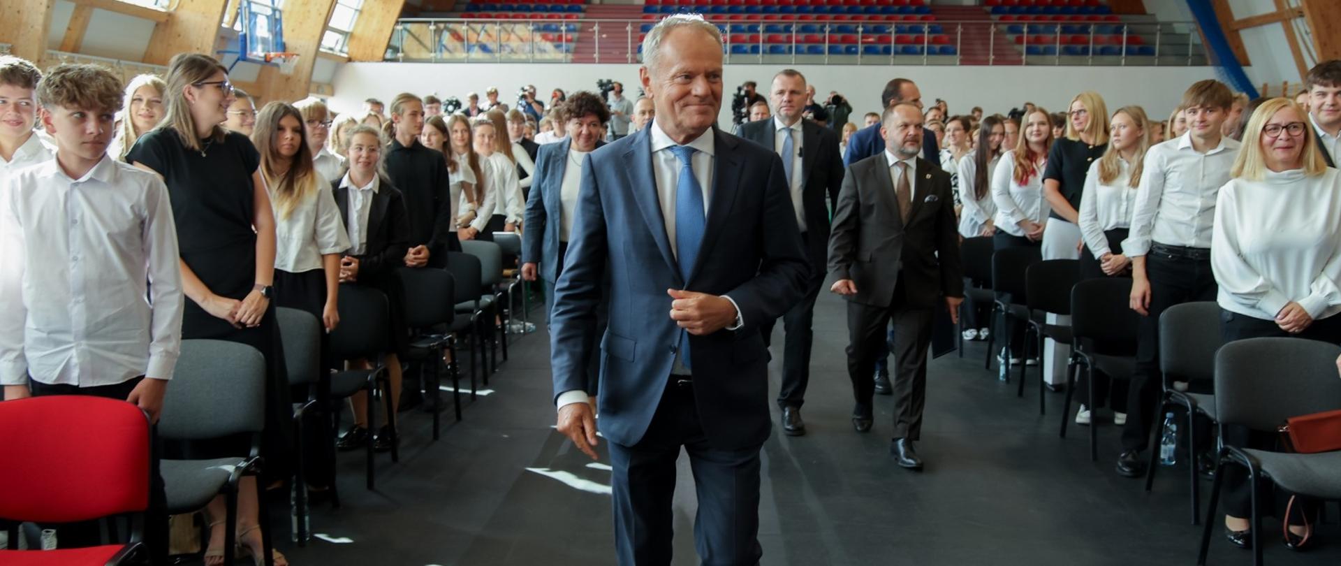 Premier Tusk inauguruje rok szkolny w Wieluniu: „Niech będzie rokiem wrażliwości i szacunku”