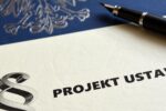 Rząd wprowadza windfall tax na firmy paliwowe. Budżet zyska ok. 4 mld zł