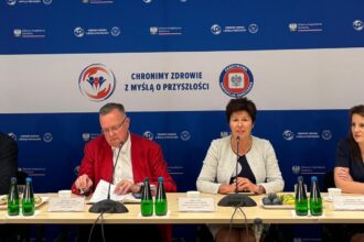 Rusza kampania "Nie odbieraj sobie głosu" — nowotwory głowy i szyi atakują coraz młodszych