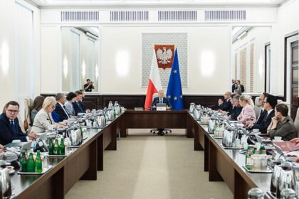 Rząd zaostrza zasady najmu krótkoterminowego i szuka surowców krytycznych